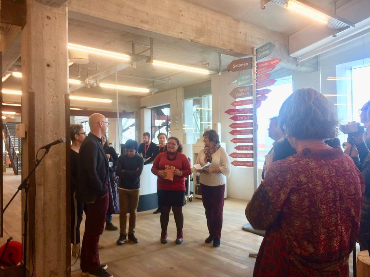 Opening of the exhibition Babette's feast at Helsingør public library, Kulturværftet 4 October 2018, with readings by Amani Lazar and Sozanne Schytt.  Photo. 