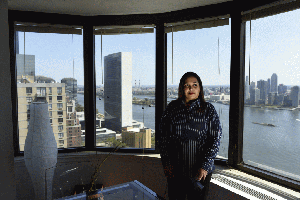 Sonali Samarasinghe at her office in the UN building in New York. She now works as a diplomat for the new government in Sri Lanka. © Finn Våga.  Photo. 
